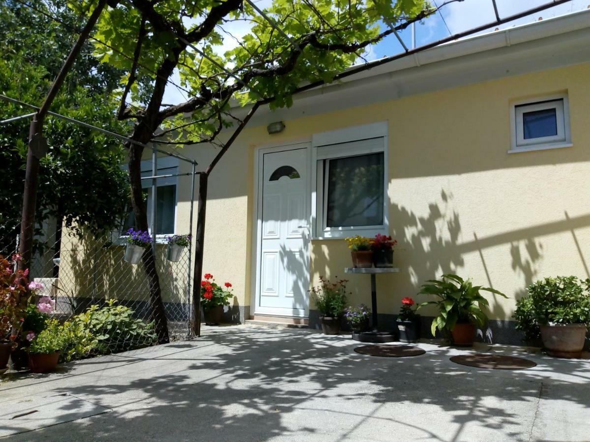 Apartment Lora